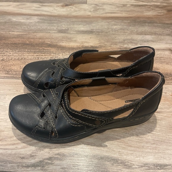 Clark’s Women’s Shoes Size 8 N Crisscross Weaved Straps Black Leather Flats - Picture 3 of 5